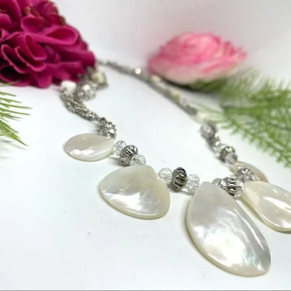 NEW⚜️MOTHER OF PEARL Teardrop Pendant Necklace - Picture 4 of 9